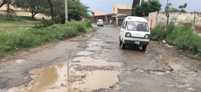 Dhuangali main road in bad condtion Dhuangali main road in bad condtion