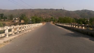 Suzuki turned over near Sambla on Kahta Lehtrar road injuring five
