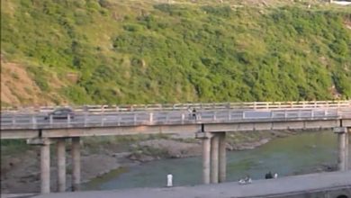 Day light robbery over Grarai bridge on Azad Patan road Kahuta Day light robbery over Grarai bridge on Azad Patan road Kahuta