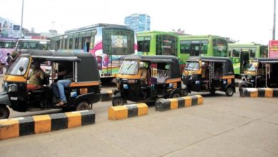 Rawalpindi; Rikshaw drivers take over at Nawab Abbad stop