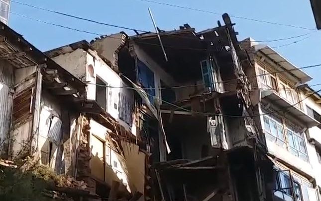 Four storey building collapses in Muree