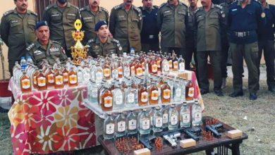 Kallar Syean; Gang arrested in Chauk Pindori with large amount of alcohol and fire arms