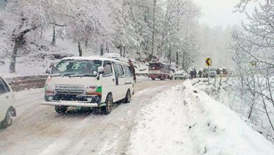 Rawalpindi; Heavy snowfall in Muree leads road to close down