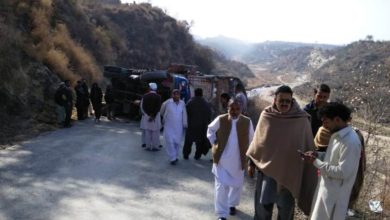Sir sooba shah; Loaded truck overturns near check post in Shah Khaki, no one injured