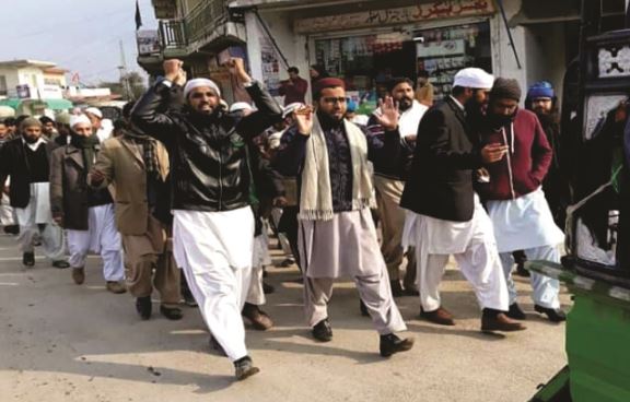 Kallar Syedan; Tehreek e Labbaik supporters take out public rally in Sir sooba shah without police knowledge