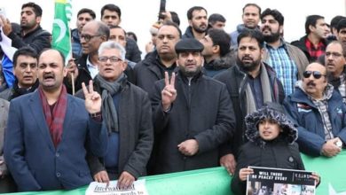 France; French Pakistani national hold rally in support of Pakistan army