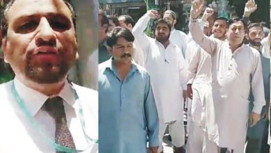 Kahuta; IESCO staff Kahuta protest after being refused to cash cheque at Bank