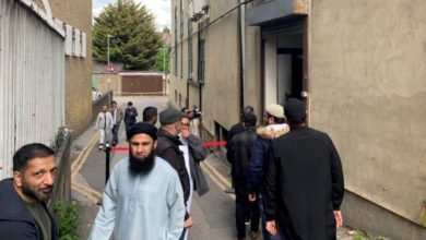 London; Seven Kings Masjid: Gun fired during prayers