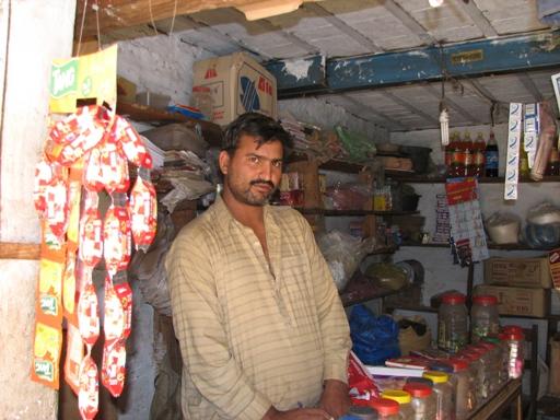 Kallar Syedan: In the darkness of the night, there was a robbery in General Store in Pindora Hayal