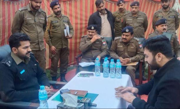 Gujar Khan; SP Saddar Muhammad Nabil Khokhar held an open court at the DSP office Gujar Khan, DSP Gujar Khan, SHO, and the participation of a large number of citizens. Gujar Khan; SP Saddar Muhammad Nabil Khokhar held an open court at the DSP office Gujar Khan, DSP Gujar Khan, SHO, and the participation of a large number of citizens.
