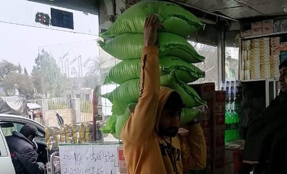 Kallar Syedan; AC Kallar Syedan Malik Muhammad Ijaz Seal three shops for selling government flour without departmental permission