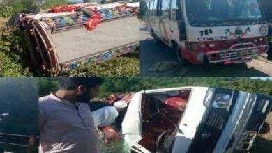 Kahuta: “Collision between coaster and Suzuki leaves 10 injured, including two women”