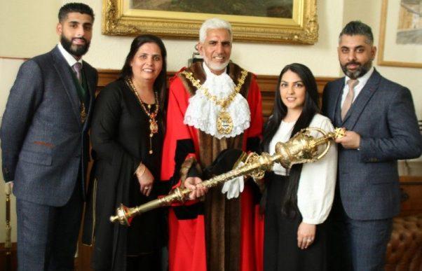 London: Parwaiz Akhtar of Jhelum new mayor of Blackburn