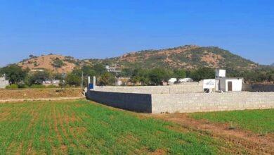 Kallar Syedan: Unique fight, 42 people including 12 women attacked three people with sticks, iron rods and stones along with firearms.