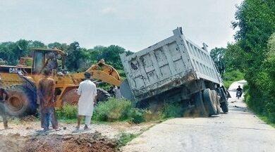 Kahuta: “Heavy Dumpers Used in Ongoing Construction Work on Kahutha By-pass Render Hothla Road Unusable for Travel”