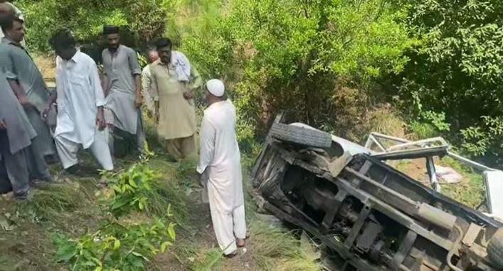 Kahuta; Two dead and 12 injured as land rover falls in to step ditch due break failure in UC Bior