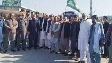 Kahuta:A large rally consisting of hundreds of vehicles and thousands of workers left for Lahore