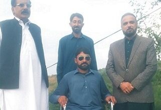 Kahuta: In honor of former chairman Chaudhry Haji Shafqat Mehmood, a feast was organized by Raja Noman