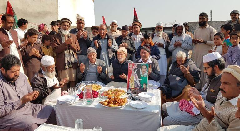 Kallar Syedan: The 16th death anniversary of former (PM) Benazir Bhutto observed by PPP Choa Khalsa