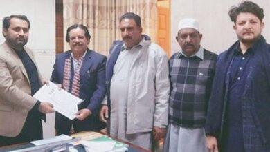 Kahuta: Dr. Mohammad Arif Qureshi along with a large convoy reached the Returning Officer office, submitted his nomination papers for PP7.