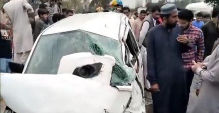 Gujar Khan: Collision on GT Road: Speeding Car Crashes into barriers near Café Club, Four Injured, One Fatality