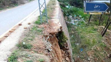 Kallar Syedan: The protective wall of Dhamali Mahli Carpet Road, which was constructed last year at a cost of crores, collapses