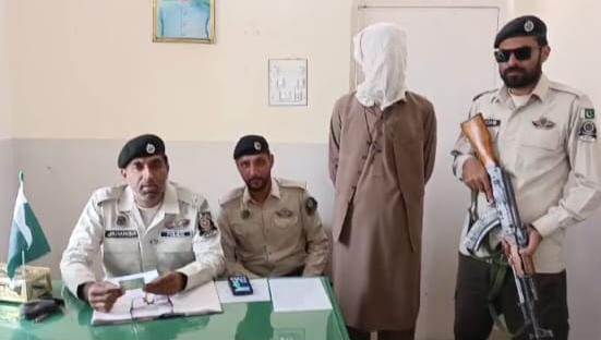 Kallar Syedan: Shah Khaki police arrested wanted criminal and locked him at Kallar Syedan Police station