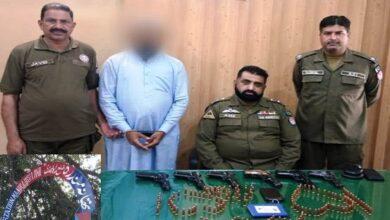 Gujar Khan: Mandra police action, arms smuggling suspect arrested, 06 pistols of 30 bore and bullets recovered from accused Riaz