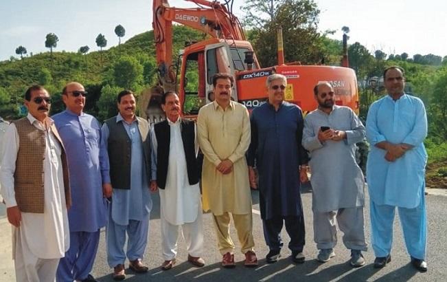 Kahuta: Former MNA Sadaqat Ali Abbasi along with his delegation visited Kohsar Tourism Highway road works