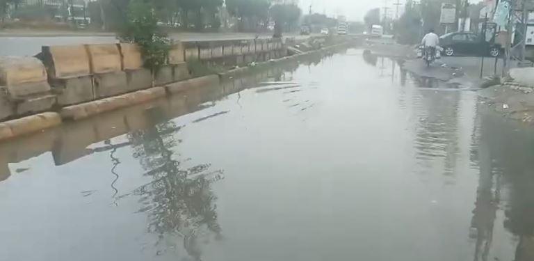 Gujar Khan Service road turns in to river after rainfall due to lack of drain cleaning