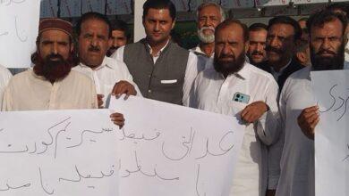 Kallar Syedan: The PML-N held a protest near Shah Bagh on Rawat-Kallar Syedan Road against the recent Supreme Court decision