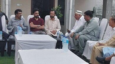 Kahuta: PML-N MNA Qamar-ul-Islam Raja Visits Dera Car Chowk, Discusses Local and National Politics with Saqib Satti