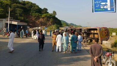 Kahuta: Coaster Overturns Near Kahuta, 18 Injured While Avoiding Motorcycle Riders