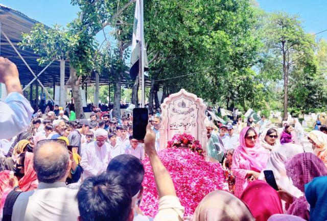 Kahuta Rally on Youm-e-Takbeer: Brig (R) Javed Ahmed Satti Leads Hundreds to Dr. Abdul Qadeer Khan’s Grave to Pay Tribute Kahuta Rally on Youm-e-Takbeer: Brig (R) Javed Ahmed Satti Leads Hundreds to Dr. Abdul Qadeer Khan’s Grave to Pay Tribute