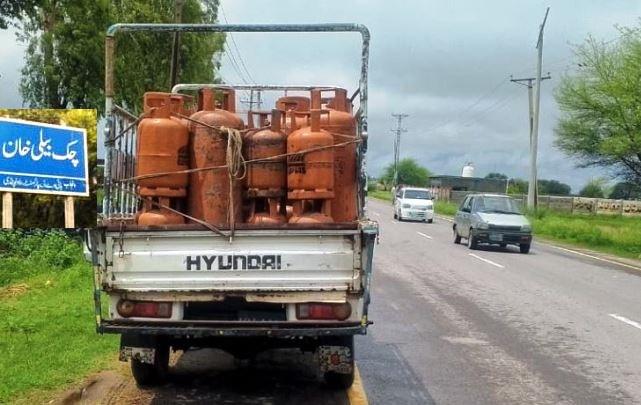 Gujar Khan: Strict Action Underway Against Traffic Violators on Chak Beli Road, Gujar Khan Circle