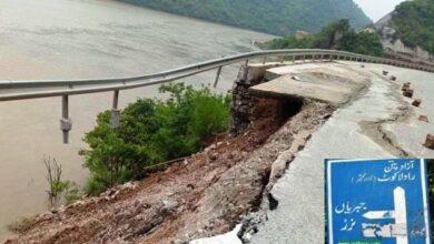 Kahuta: Landslide Cuts Off Kahuta-Azad Pattan Road; Hundreds of Passengers Stranded for Hours
