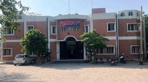 Rawat: Canadian Citizen of Pakistani Origin Robbed Outside Mall Plaza in Saddar