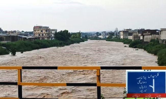 Kallar Syedan: Torrential Rains Wreak Havoc in Kallar Syedan: Streets Flooded, Crores Lost