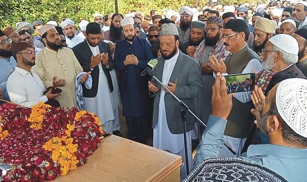 Kahuta: Allama Qari Mufti Abdul Rahim Naqshbandi Bagharvi Namaz e Janaza held in Rehman Abbad