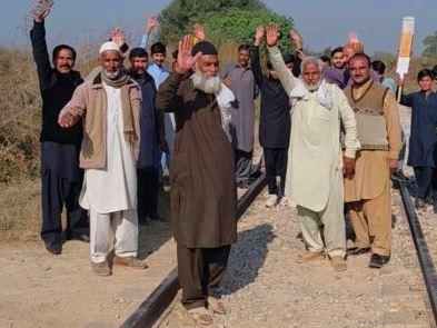 Gujar Khan: Residents of Historic Village Jhhari Bhai Khan Protest Over Long-Standing Lack of Railway Crossing