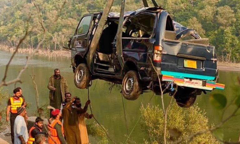 Kahuta: Speeding Hiace Falls into River Jhelum near Azad Pattan: 6 Dead, 5 Injured