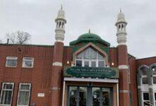 London: Man Arrested After Entering Manchester Masjid with Weapons