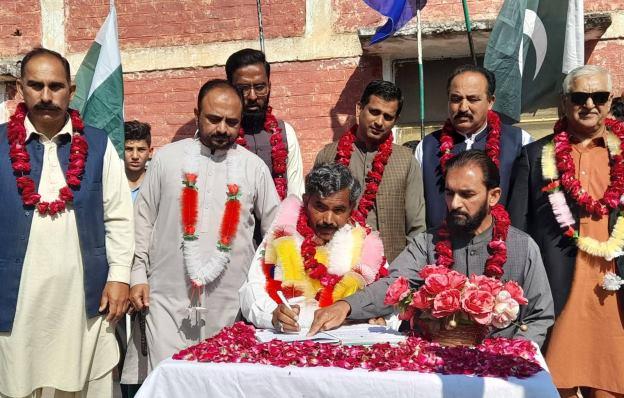 Kallar Syedan: Senior Teacher Chaudhry Abdul Waheed Retires After 37 Years of Service
