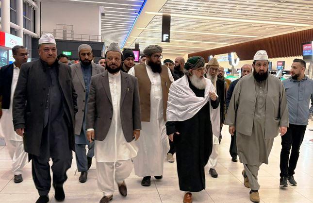 London: Dr Sajid Ur Rehman Arrives in UK for Urs Celebrations, Grand Reception in Manchester