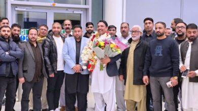 London: Renowned Pothwari Folk Singer Eitsham Gujjar Arrives in UK