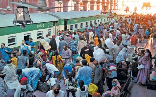 Rawat: Rush at Rawalpindi Railway Station as Transport Shutdown Prompts Emergency Inspection