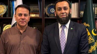 Kallar Syedan: Muhammad Zarif Raja meets with Federal Minister for Information and Broadcasting Attaullah Tarar