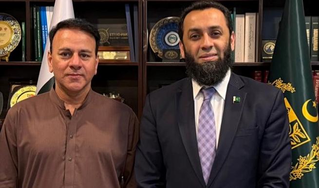 Kallar Syedan: Muhammad Zarif Raja meets with Federal Minister for Information and Broadcasting Attaullah Tarar