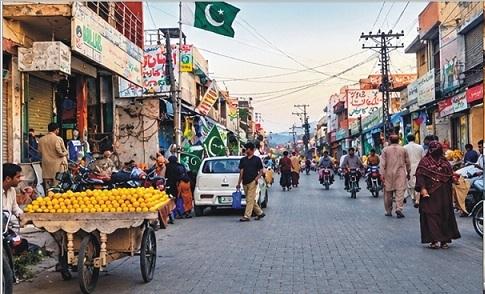 Kahuta: Encroachments Surge as Pushcarts Disrupt Traffic and Pedestrian Movement Kahuta: Encroachments Surge as Pushcarts Disrupt Traffic and Pedestrian Movement