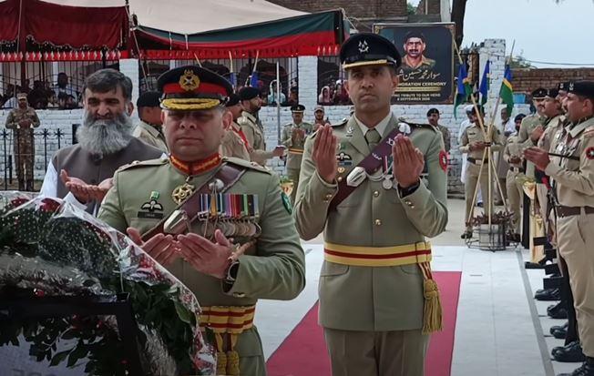 Gujar Khan: Maj Gen Umar Maqbool Pays Tribute to Nishan-e-Haider Recipient Sawar Muhammad Hussain Shaheed